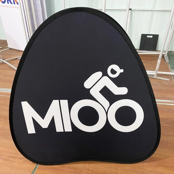 त्रिभुज पॉप अप बैनर